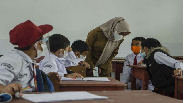 Pendidikan Indonesia di Ujung Perubahan: Tantangan Mutu, Anggaran Besar, dan Inovasi Digital